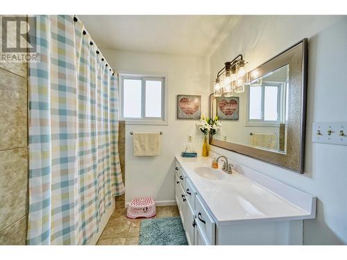 8009 Vedette Drive, Osoyoos, BC - Indoor Photo Showing Bathroom