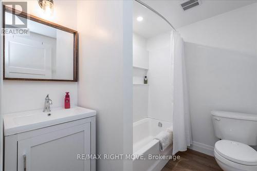 369 Bay Street, Orillia, ON - Indoor Photo Showing Bathroom