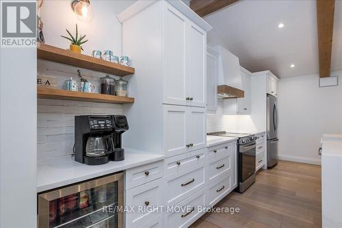 369 Bay Street, Orillia, ON - Indoor Photo Showing Kitchen With Upgraded Kitchen