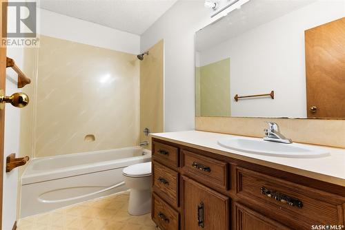 3006 Salterio Crescent E, Regina, SK - Indoor Photo Showing Bathroom