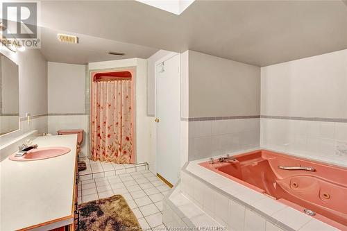 81 Road 2 West, Kingsville, ON - Indoor Photo Showing Bathroom
