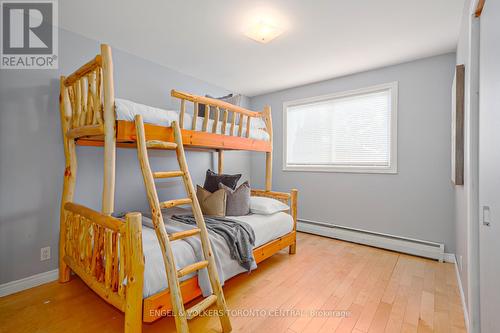 594 Oak Street, Collingwood, ON - Indoor Photo Showing Bedroom