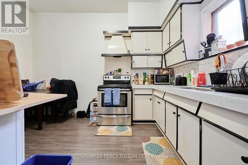 33 Nightingale Street, Hamilton (Landsdale), ON - Indoor Photo Showing Kitchen