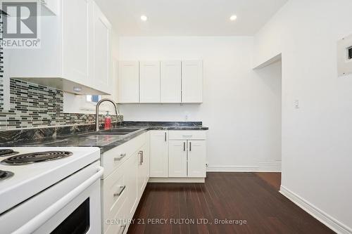 33 Nightingale Street, Hamilton (Landsdale), ON - Indoor Photo Showing Kitchen With Double Sink