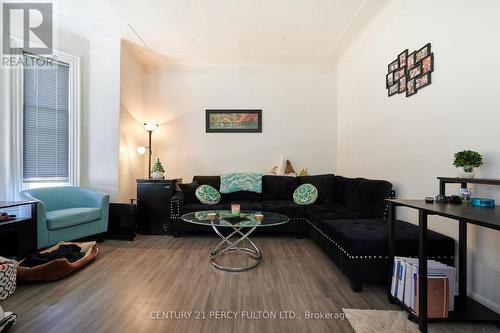 33 Nightingale Street, Hamilton (Landsdale), ON - Indoor Photo Showing Living Room