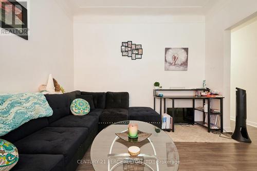 33 Nightingale Street, Hamilton, ON - Indoor Photo Showing Living Room