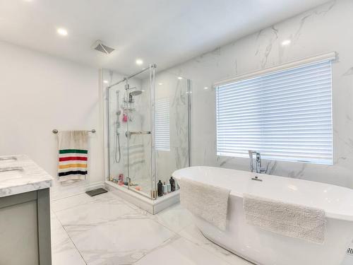 Salle de bains - 380 Rue Fairfield, Longueuil (Greenfield Park), QC - Indoor Photo Showing Bathroom