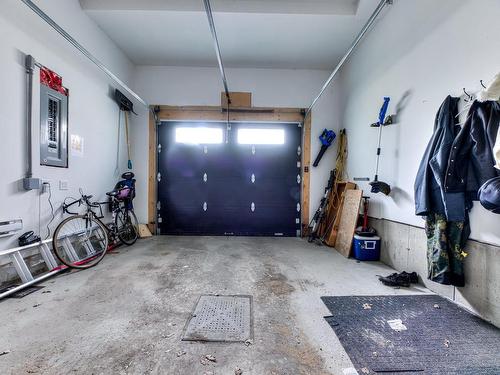 Garage - 380 Rue Fairfield, Longueuil (Greenfield Park), QC - Indoor Photo Showing Garage