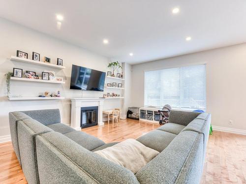 Salon - 380 Rue Fairfield, Longueuil (Greenfield Park), QC - Indoor Photo Showing Living Room With Fireplace