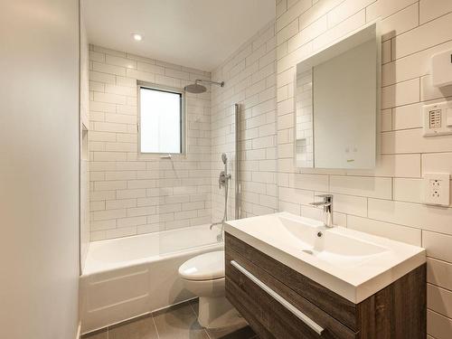 Salle de bains - 2-615 Boul. Graham, Mont-Royal, QC - Indoor Photo Showing Bathroom