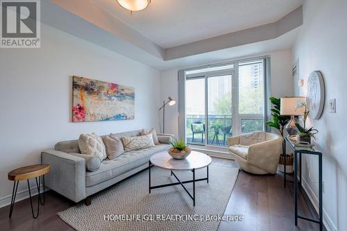 2756 Old Leslie Street, Toronto, ON - Indoor Photo Showing Living Room