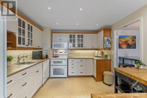 2951 Riverside Drive Unit#703, Ottawa, ON - Indoor Photo Showing Kitchen