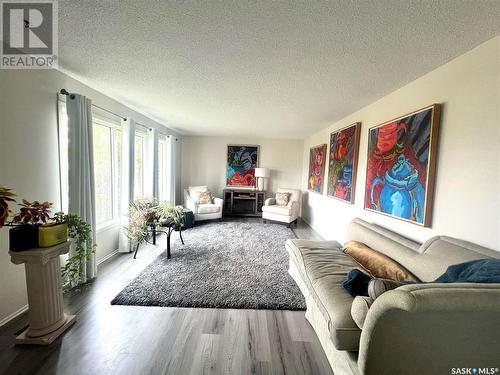 11 Macdonald Crescent, Swift Current, SK - Indoor Photo Showing Living Room