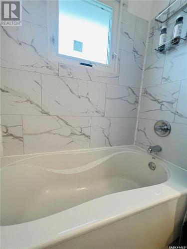11 Macdonald Crescent, Swift Current, SK - Indoor Photo Showing Bathroom