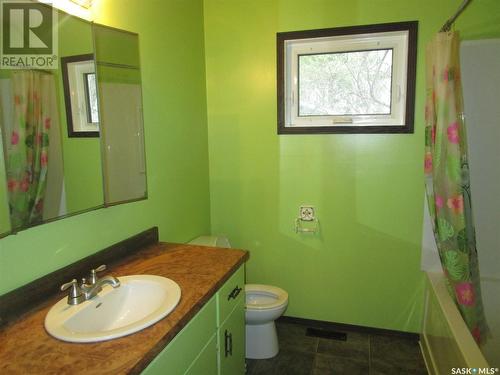 333 Centre Street, Coronach, SK - Indoor Photo Showing Bathroom