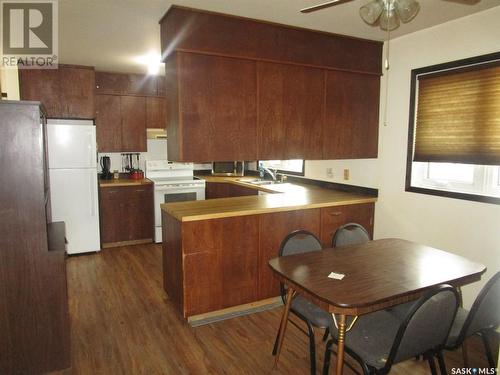 333 Centre Street, Coronach, SK - Indoor Photo Showing Kitchen With Double Sink