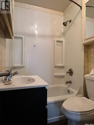632 3Rd Avenue W, Melville, SK - Indoor Photo Showing Bathroom