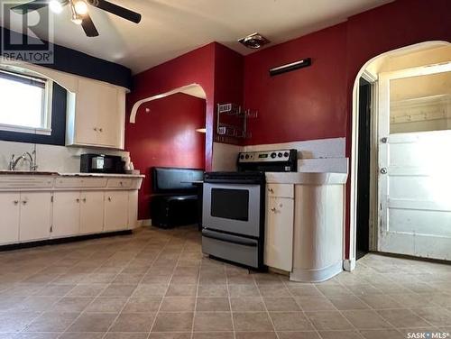 632 3Rd Avenue W, Melville, SK - Indoor Photo Showing Kitchen