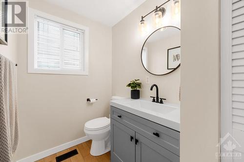 130 Sherway Drive, Ottawa, ON - Indoor Photo Showing Bathroom