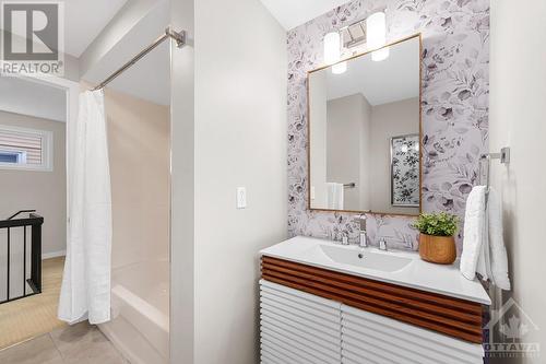 130 Sherway Drive, Ottawa, ON - Indoor Photo Showing Bathroom