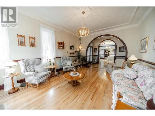 120 Wattsville Road, Cranbrook, BC - Indoor Photo Showing Living Room