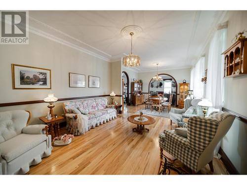 120 Wattsville Road, Cranbrook, BC - Indoor Photo Showing Living Room