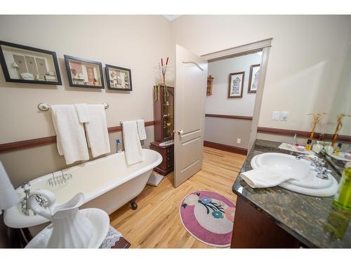 120 Wattsville Road, Cranbrook, BC - Indoor Photo Showing Bathroom