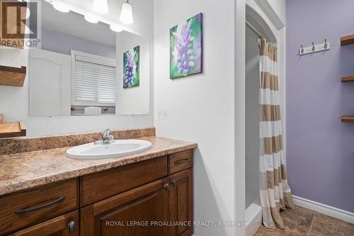 37 Essex Drive, Belleville, ON - Indoor Photo Showing Bathroom