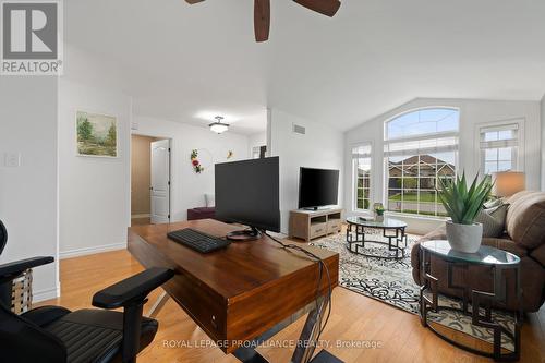 37 Essex Drive, Belleville, ON - Indoor Photo Showing Living Room