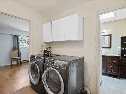 14-309 Moilliet St, Parksville, BC - Indoor Photo Showing Laundry Room