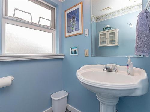 6192 Thomson Terr, Duncan, BC - Indoor Photo Showing Bathroom