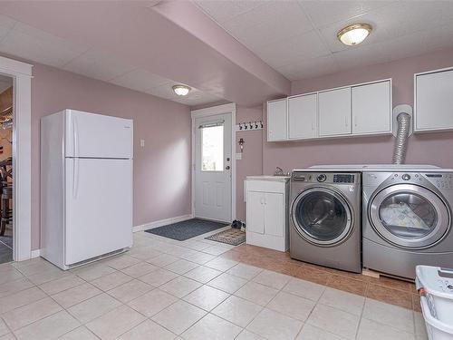 6192 Thomson Terr, Duncan, BC - Indoor Photo Showing Laundry Room