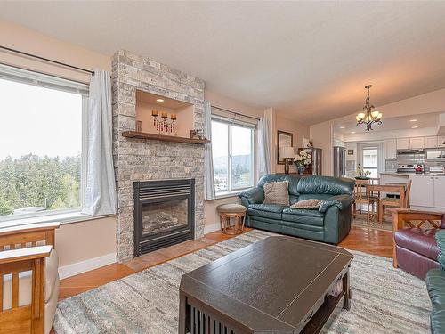 6192 Thomson Terr, Duncan, BC - Indoor Photo Showing Living Room With Fireplace