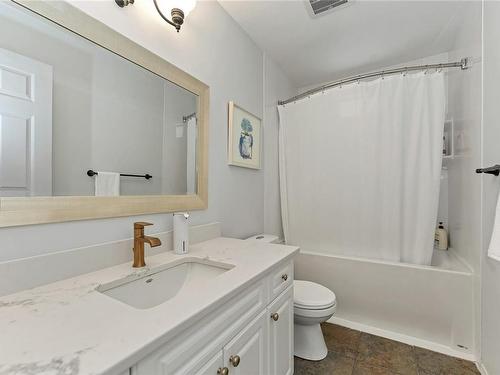 1801 Deborah Dr, Duncan, BC - Indoor Photo Showing Bathroom