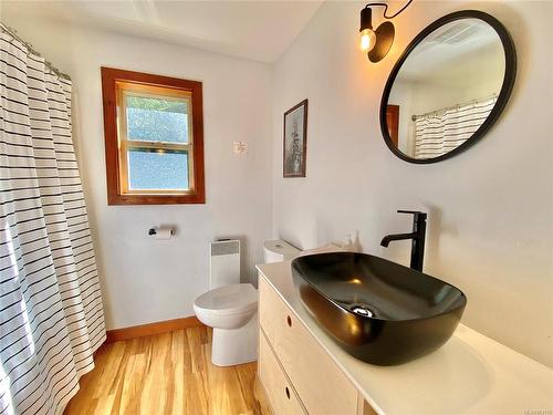 1391 Chesterman Beach Rd, Tofino, BC - Indoor Photo Showing Bathroom