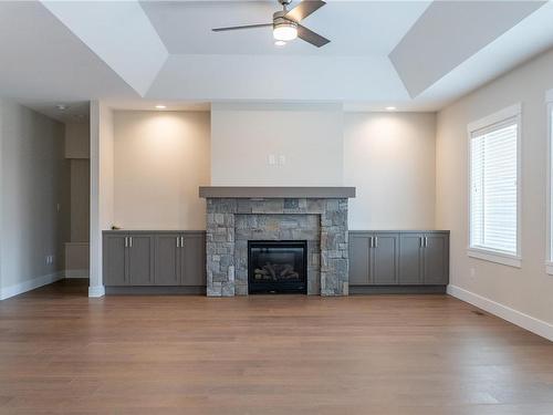 534 Rainbow Way, Parksville, BC - Indoor Photo Showing Living Room With Fireplace