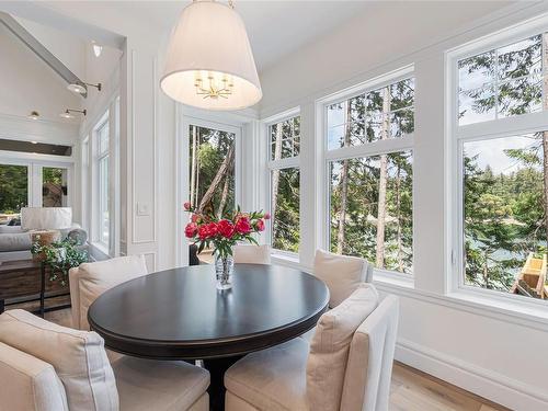 3973 Cove Rd, Ladysmith, BC - Indoor Photo Showing Dining Room