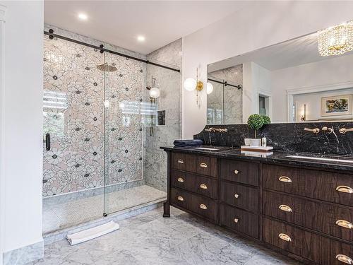 3973 Cove Rd, Ladysmith, BC - Indoor Photo Showing Bathroom