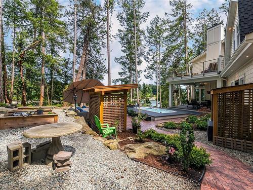3973 Cove Rd, Ladysmith, BC - Outdoor