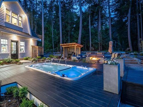 3973 Cove Rd, Ladysmith, BC - Outdoor With In Ground Pool