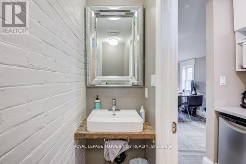 45 Princess Street E, Waterloo, ON - Indoor Photo Showing Bathroom