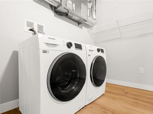 403-140 Jensen Ave West, Parksville, BC - Indoor Photo Showing Laundry Room