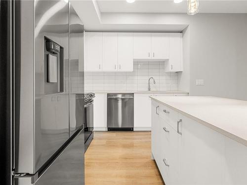 403-140 Jensen Ave West, Parksville, BC - Indoor Photo Showing Kitchen With Upgraded Kitchen