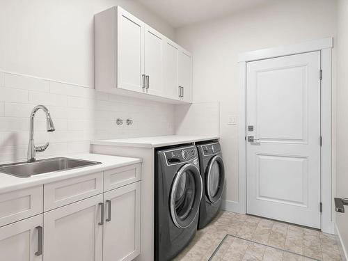 540 Rainbow Way, Parksville, BC - Indoor Photo Showing Laundry Room