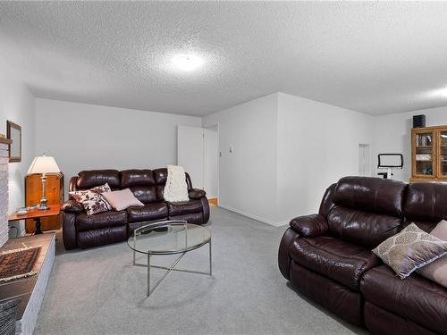 125 Tait Rd, Nanaimo, BC - Indoor Photo Showing Living Room