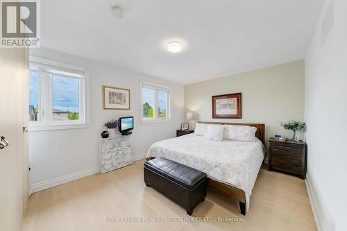 607 Greycedar Crescent, Mississauga, ON - Indoor Photo Showing Bedroom
