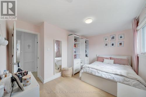 607 Greycedar Crescent, Mississauga, ON - Indoor Photo Showing Bedroom