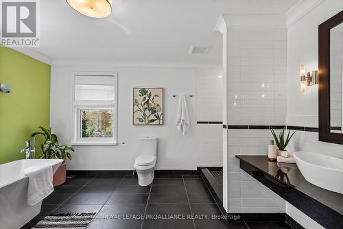 50 Anne Street, Cavan Monaghan, ON - Indoor Photo Showing Bathroom