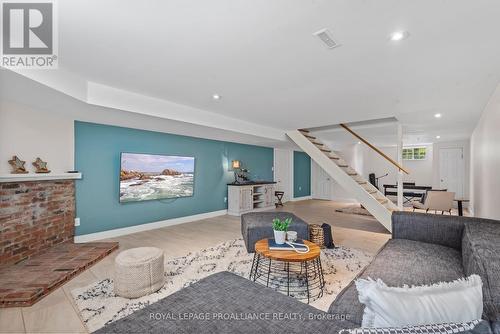 50 Anne Street, Cavan Monaghan, ON - Indoor Photo Showing Living Room