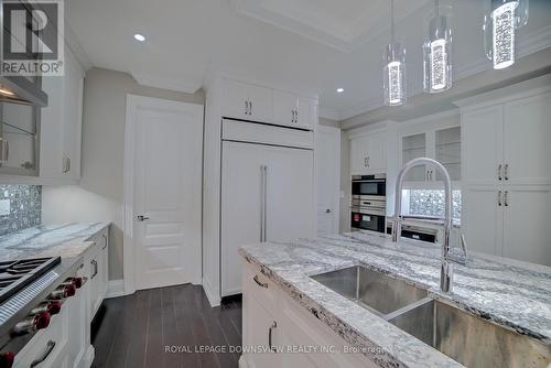 53 Eaglewood Boulevard, Mississauga, ON - Indoor Photo Showing Kitchen With Double Sink With Upgraded Kitchen